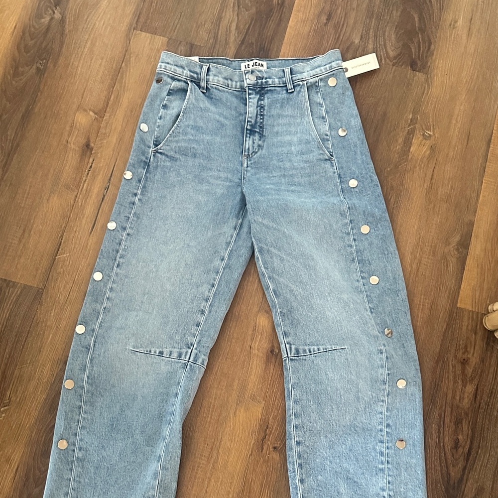 LE JEAN Frankie studded mid rise barrel jeans. NWT size 27